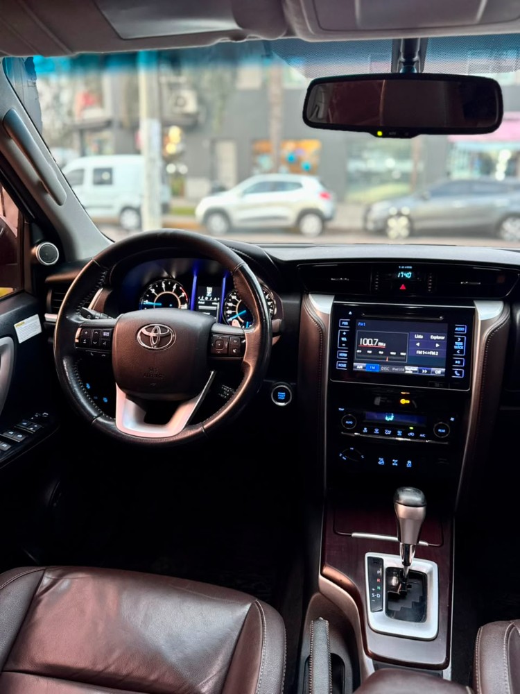 Toyota SW4 SRX 2.8 AT 7 ASIENTOS — foto 12